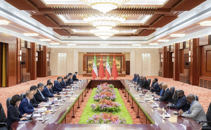 习近平会见赤道几内亚总统奥比昂(图2)
