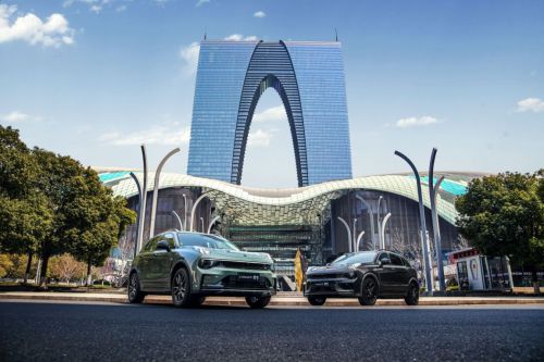 九游体育：领克01高强度钢铸就车身泥石流巨石下毫发无伤(图3)