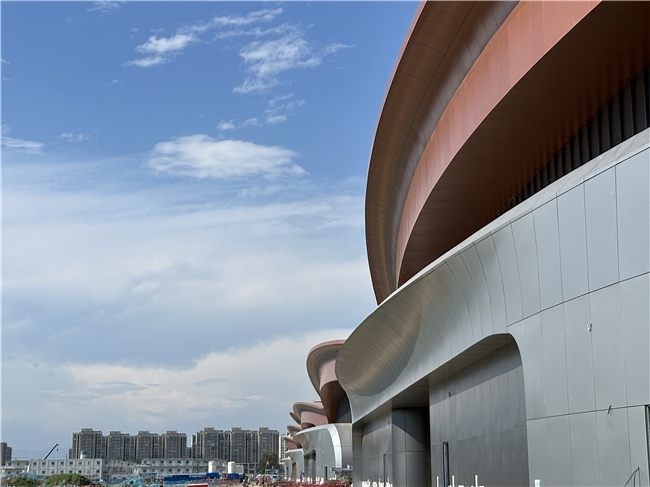 中建装饰助力新国展二期项目幕墙竣工内装即将完美呈现(图2)