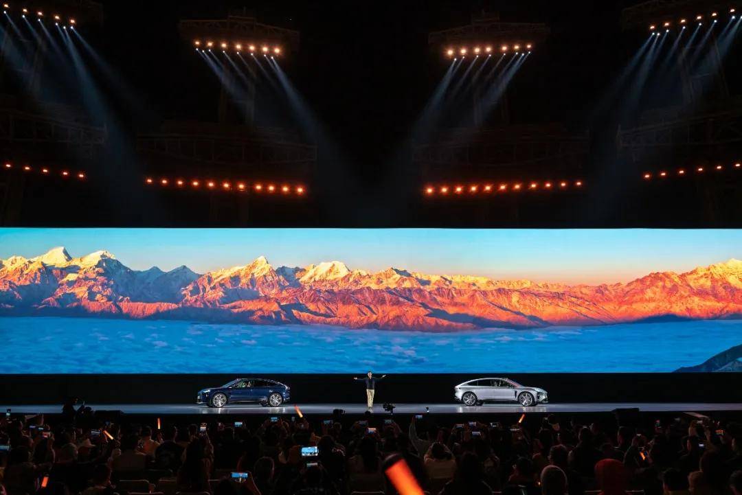 十年磨剑蔚来ET9上市、萤火虫品牌正式发布