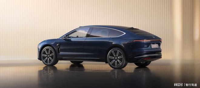 蔚来ET9上市首搭雪松智能系统+天行智能底盘788万起(图7)