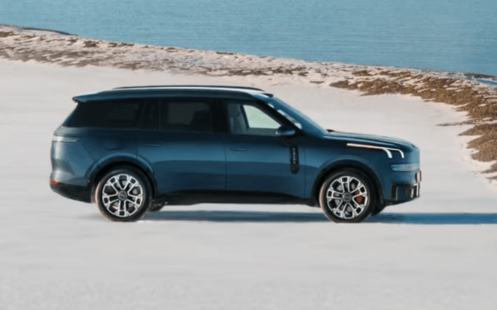 EV晨报 特斯拉2024Q4交付未达预期消息称特斯拉新款Model Y预计春节前发售