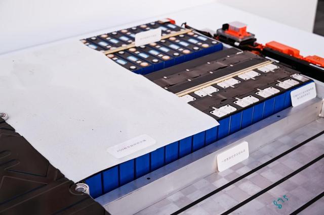 智己L7侧翻事故车主发声：仅受擦伤还是要买智己(图3)