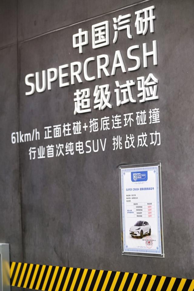 智己L7侧翻事故车主发声：仅受擦伤还是要买智己(图2)