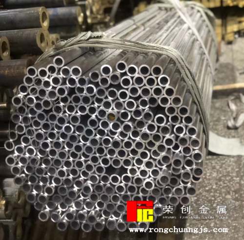 iPhone 17革新设计：玻璃与铝合金混搭引领智能手机潮流