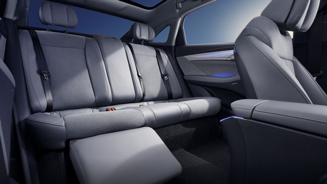 传统车企打赢高端市场 岚图汽车2024年销量引人注目(图8)