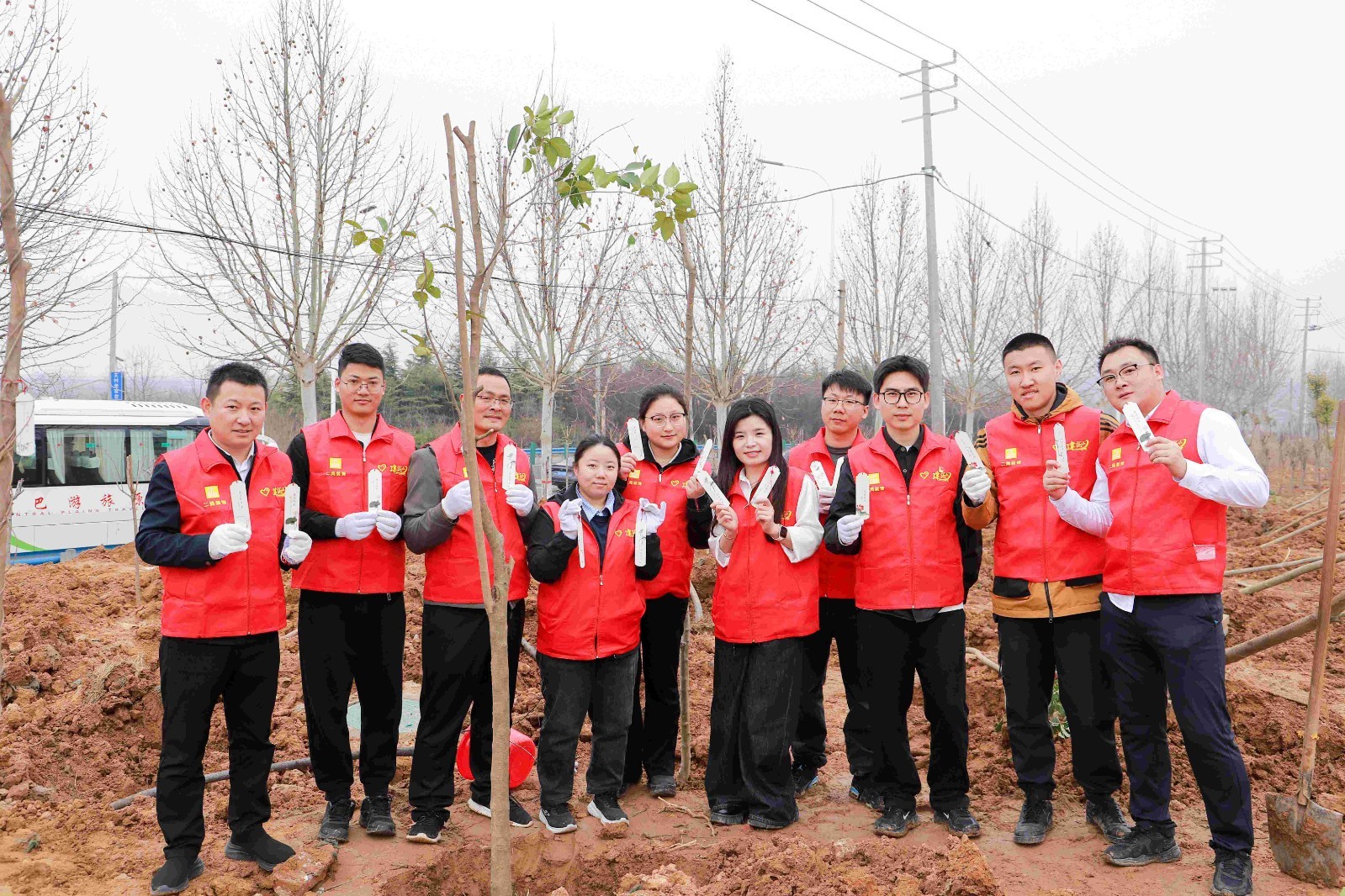 中建二局开展“植初心 种未来 植树于行 植廉于心”义务植树联建志愿活动(图3)