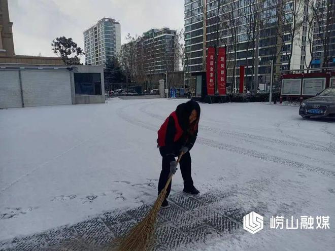 九游体育：遇“雪”奋战网格吹响“清雪护行”集结号