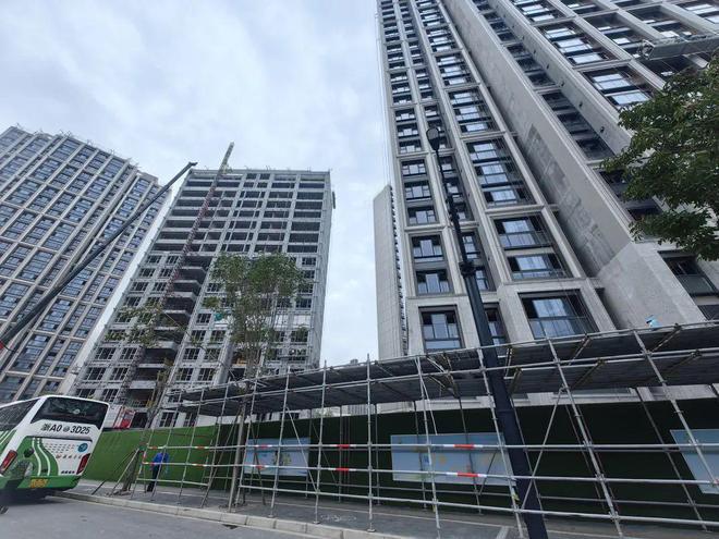 九游体育：【官网】华发仁恒苏河世纪官方售楼处发布：苏河世纪定义城市豪宅!
