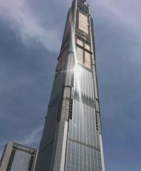 九游体育：等了10年！全国第一高烂尾楼终于复工！(图8)