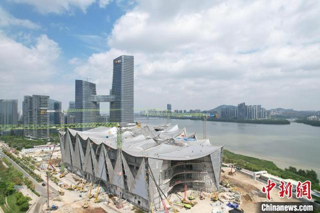 九游app：大湾区科学论坛永久会址完成金属屋面施工近七成(图3)