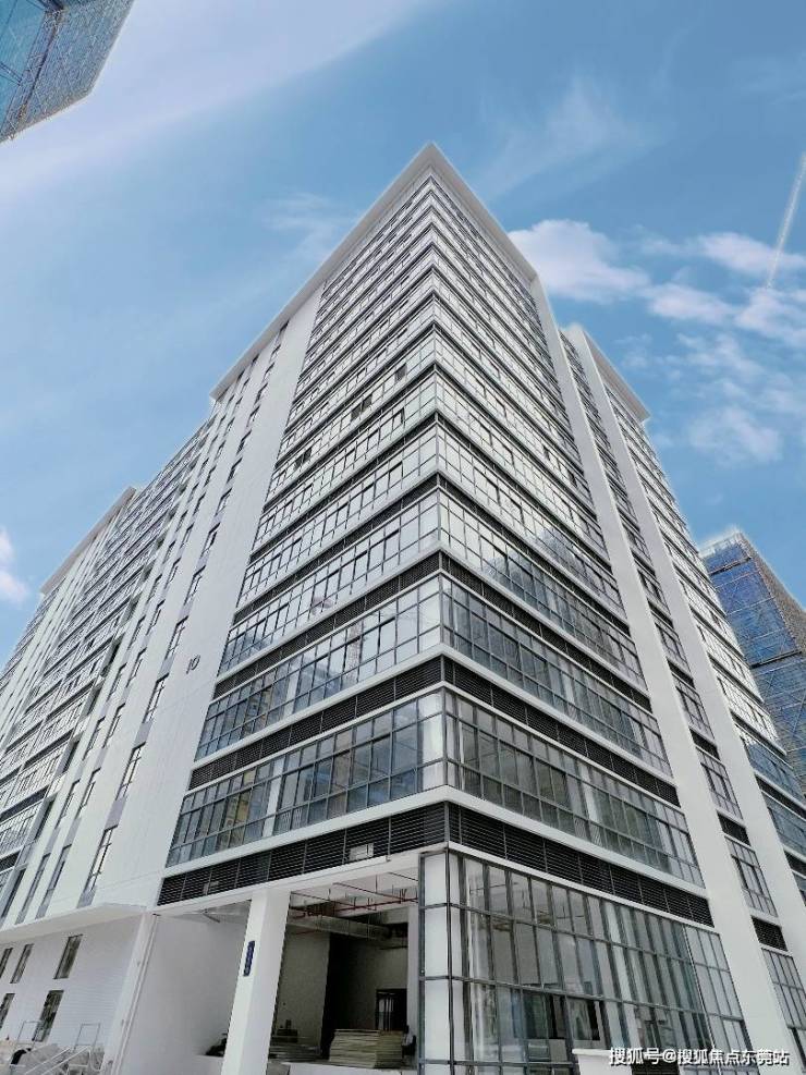 九游官网入口：东莞长安厂房企业形象升级 天工智谷99米地标建筑中空玻璃幕墙设计(图4)