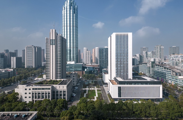 九游官网入口：绿城建筑科技 丨 常州龙锦大厦：中轴线上的匠心丰碑(图1)