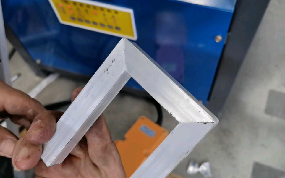 九游官网入口：江顺科技：铝型材产品广泛应用于建筑装饰、轨道交通等领域