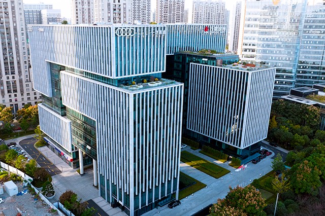 九游app：绿城建筑科技集团荣登2025年建筑装饰行业信用红榜(图3)