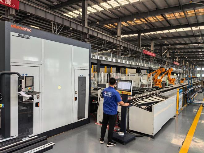 德才股份携“德才星光”门窗迎国际考察智能制造赋能全球布局(图2)