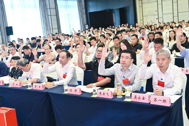 九游官网入口：李佳当选上海市装饰装修行业协会会长(图2)