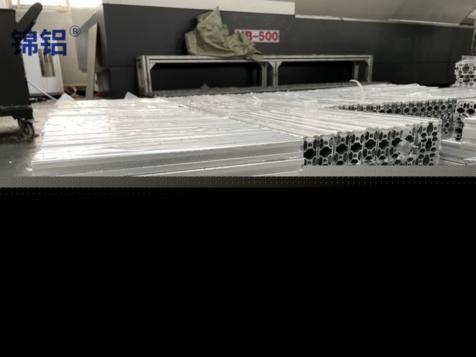 苏州团盛新材料申请光伏型材高效加工焊接装置及方法专利解决现有光伏型材焊接过程中停机装卸导致的效率低下问题(图1)