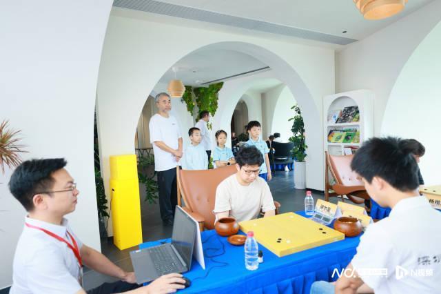 九游app：深圳最高峰上演高手对决罗湖持续发力围棋普及推广(图1)