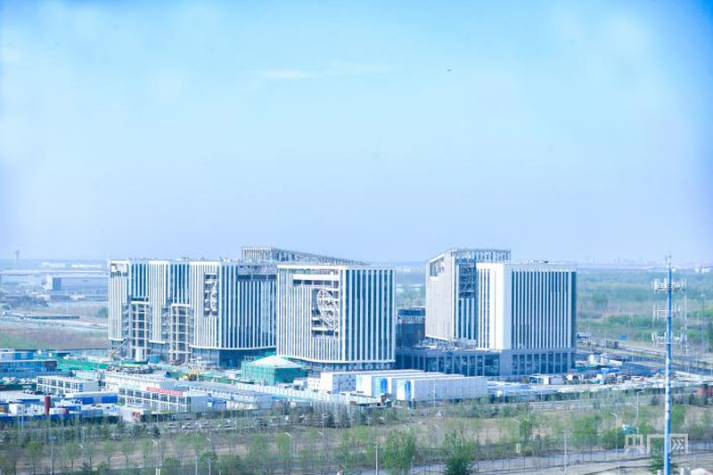 北京大兴国际航空总部园安装“水晶眼” 透光率可提升约10%