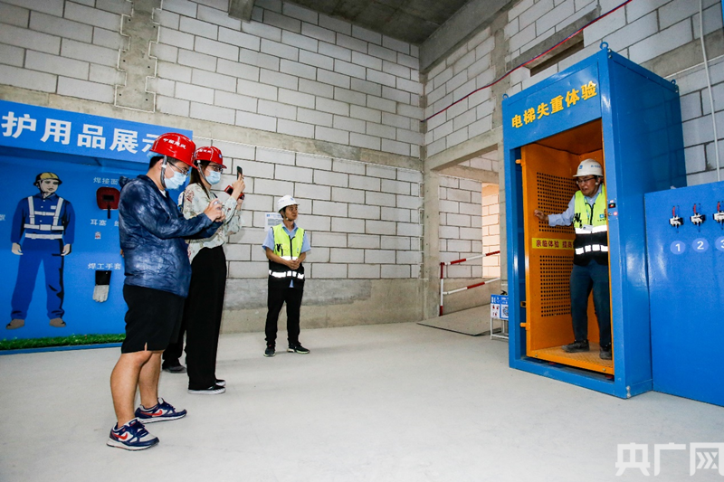 工地视网膜、二维码巡检、VR安全体验…… 一起探秘沪上智慧工地“高、精、尖”(图6)