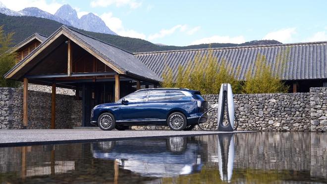 九游app：售价2698万元起广汽昊铂HL增程版长沙上市(图3)