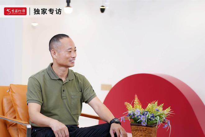 古镇灯饰传媒专访：宏光照明董事长黄亮竣亲述 24 年追光路！(图2)