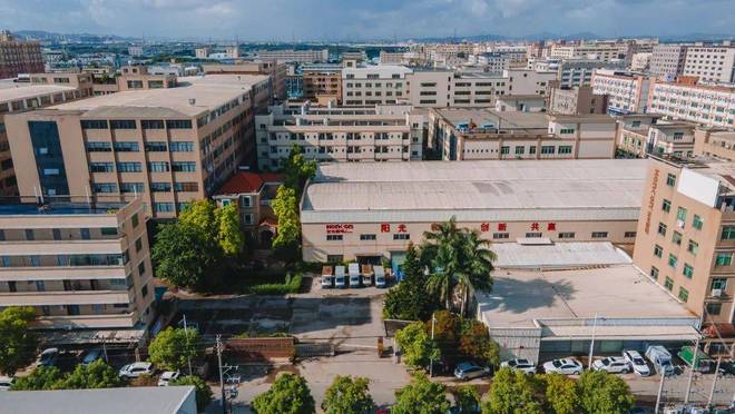 古镇灯饰传媒专访：宏光照明董事长黄亮竣亲述 24 年追光路！(图5)