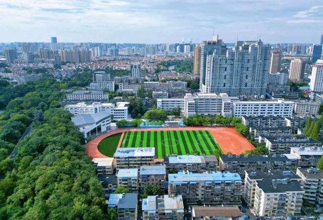 合肥首个原拆原建小区探索之路市区多所高中维修改造完工…
