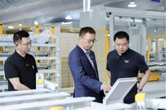 九游官网入口：《张朝阳的物理课》问界专场新能源电池安全必修课(图2)