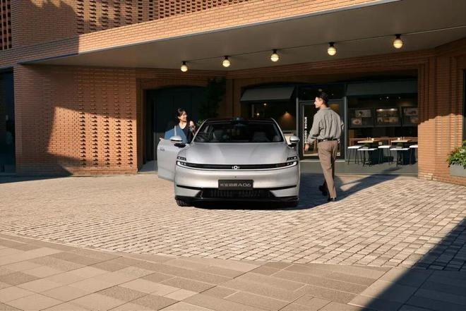 卡罗拉的价格凯美瑞的尺寸？长安启源A06这波刀法太精准了！(图3)