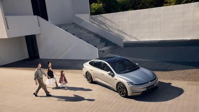 卡罗拉的价格凯美瑞的尺寸？长安启源A06这波刀法太精准了！(图7)