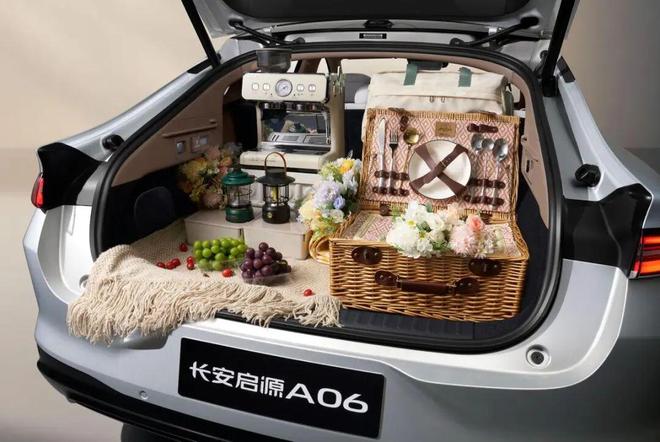 卡罗拉的价格凯美瑞的尺寸？长安启源A06这波刀法太精准了！(图9)