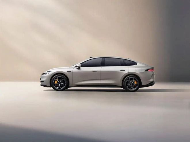 卡罗拉的价格凯美瑞的尺寸？长安启源A06这波刀法太精准了！(图21)