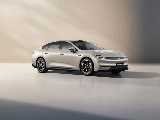 卡罗拉的价格凯美瑞的尺寸？长安启源A06这波刀法太精准了！(图18)