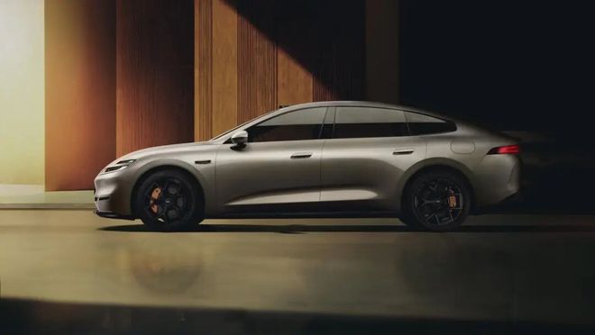 卡罗拉的价格凯美瑞的尺寸？长安启源A06这波刀法太精准了！(图24)