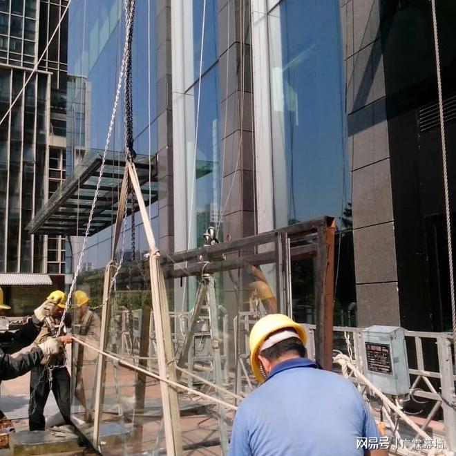 九游体育：幕墙翻新≠停业装修！广霖幕墙施工定制解决方案租户零投诉秘籍(图2)