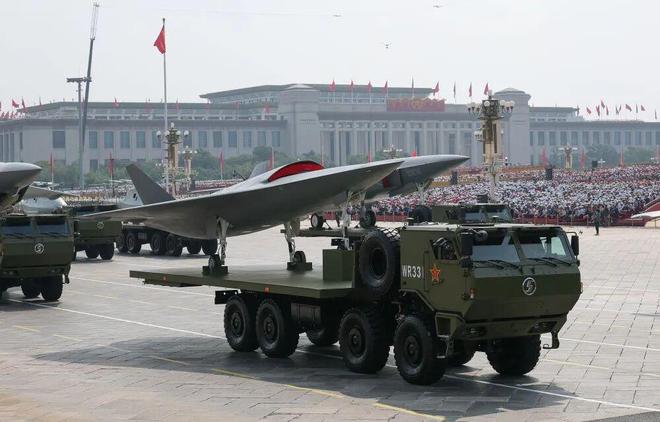 九游app：金灿荣：阅兵式上让我大受震撼的五件大杀器(图12)