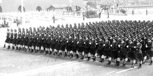 九游app：金灿荣：阅兵式上让我大受震撼的五件大杀器(图9)