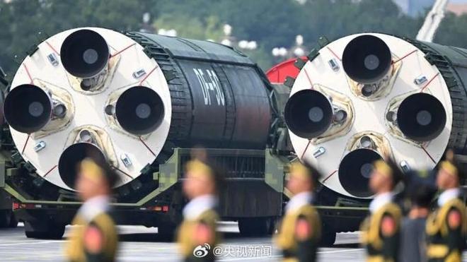 九游app：金灿荣：阅兵式上让我大受震撼的五件大杀器(图6)