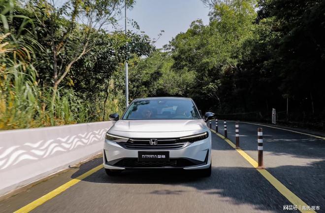 九游官网入口：“六边形”进阶玩家！型格A+级运动轿车：玩车青年的“破圈”神器(图2)