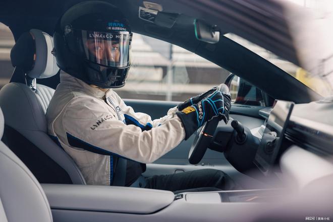 从球拍到赛道梁靖崑与领克Z10共探速度与激情的边界(图2)