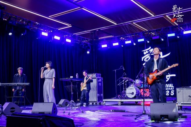 九游体育：2025 爵士上海音乐节收官前滩输出 “文旅商体展” 融合新范式(图3)