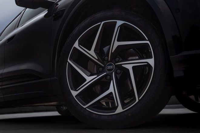 九游体育：试驾奥迪Q6L e-tron：豪华电动的全优答案藏在细节里的均衡之道(图6)