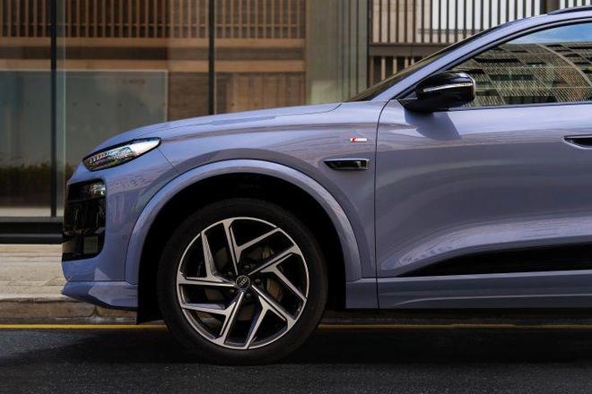 九游体育：试驾奥迪Q6L e-tron：豪华电动的全优答案藏在细节里的均衡之道(图10)