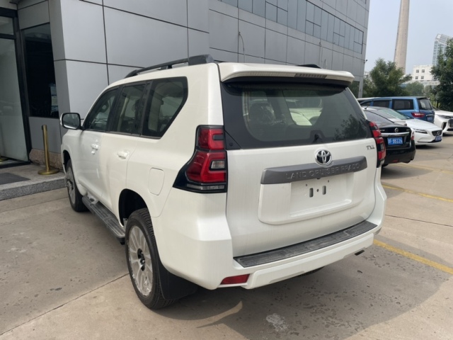 2024款霸道2800 柴油 TXL 九气 底挂 天窗 港口新车落地价多少钱(图2)