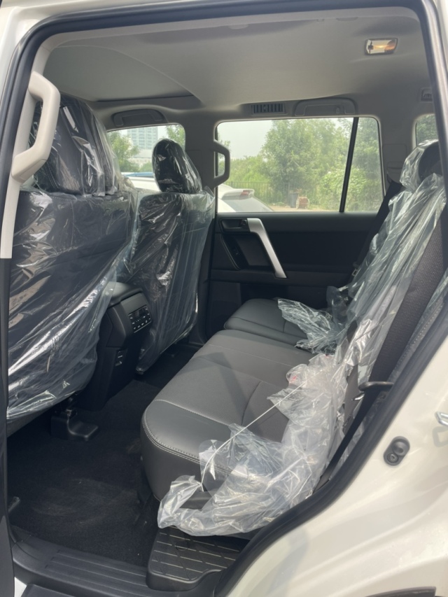 2024款霸道2800 柴油 TXL 九气 底挂 天窗 港口新车落地价多少钱(图5)