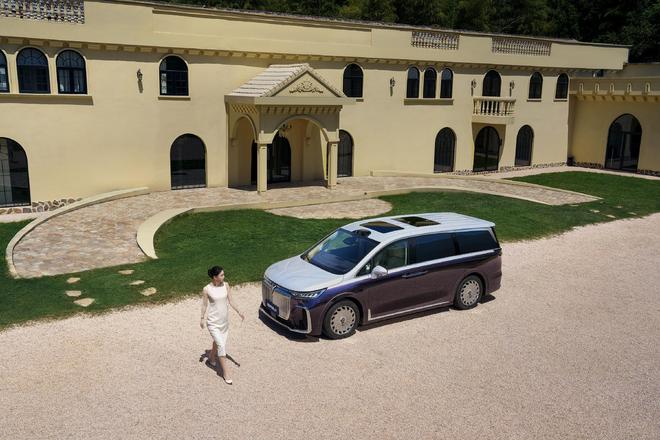 九游app：中国企业家的乘坐“终极答案” 岚图梦想家山河7099万元耀目上市(图7)