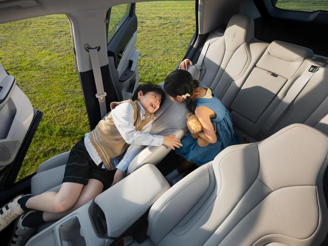 九游app：“被稳稳接住”的承诺：示界06与得手携手破解新手用车困局(图5)