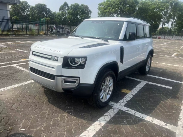 九游app：2024款路虎卫士 110 四门 30T 柴油D200 清仓处理落地详询